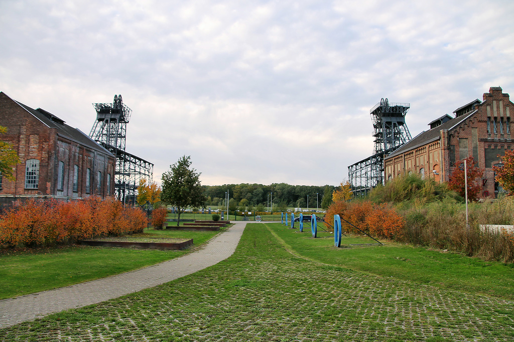 Links Schacht 2, rechts Schacht 1 (Zeche Radbod 1/2/5, Hamm-Bockum-Hövel) / 13.10.2019