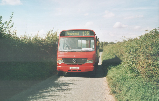 Burtons Coaches S108 HGX near Hessett - 1 Sep 2005 (549-22)