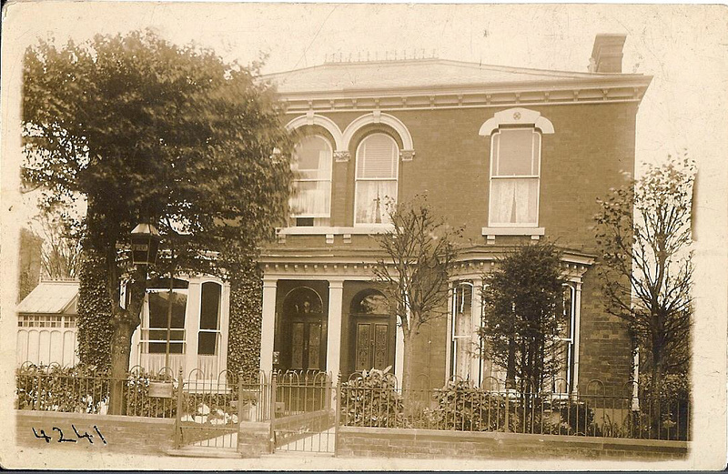 Young's Garage, Lincoln