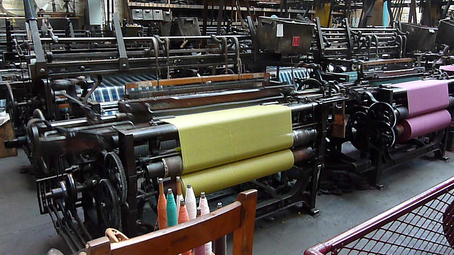 Weaving cotton in Masson Mill