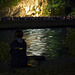En silence et prière, en face de la Grotte - Lourdes, France