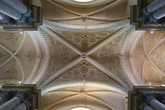 Central crossing ceiling
