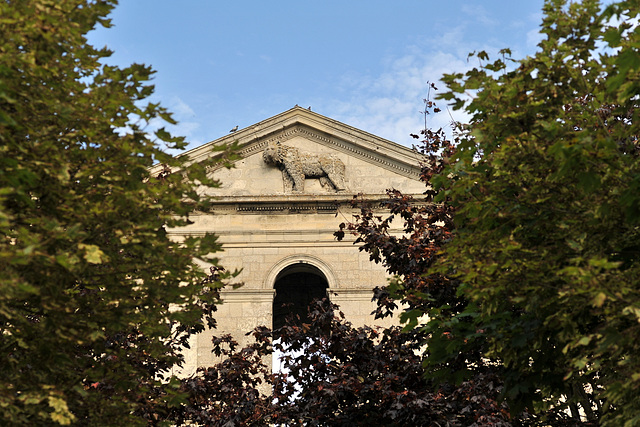 L'ours du fronton de l'abbaye d'Ourscamp - Oise