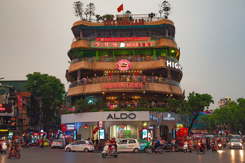 Hàng Trong, Hoàn Hoan Kiem intersection