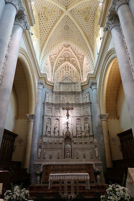 Main altar and apse