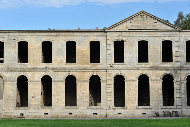 Ruines des anciens bâtiments conventuels de l'abbaye d'Ourscamp - Oise