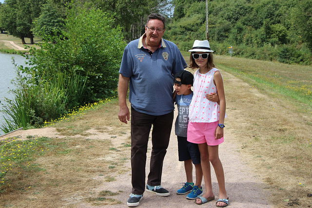 le Papy et ses petits enfants