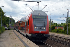 Ankunft des Regioexpress nach Karlsruhe im Bahnhof Bühl