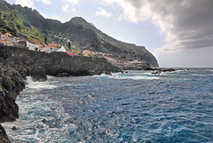 Porto Moniz - Piscinas Naturais (17) - Ausblick nach Porto Moniz