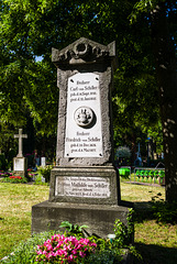 Fangelsbachfriedhof- Grab des Dichtersohns