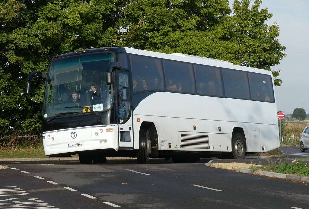 Mil-Ken Travel JAZ 6948 (X669 ROF) at the Mildenhall Hub/MCA – 6 Sep 2022 (P1130240)