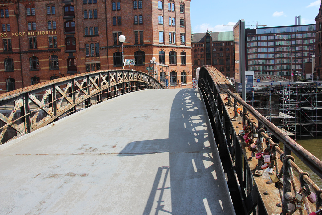 Brücke in der Speicherstadt.......