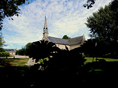 à l'ombre de la chapelle,