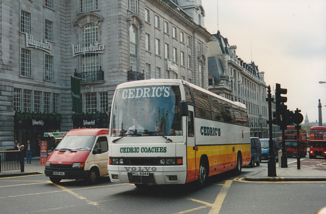 Cedric Garages HIL 2644 in London – 22 Apr 1993 (190-24)