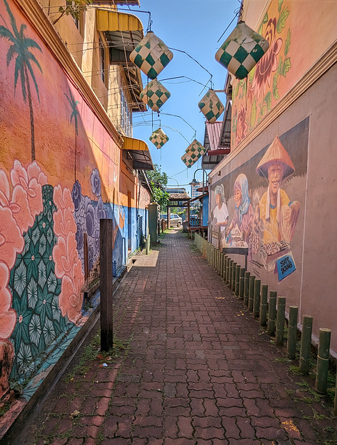 Ruelle artistique / Colourful narrow street