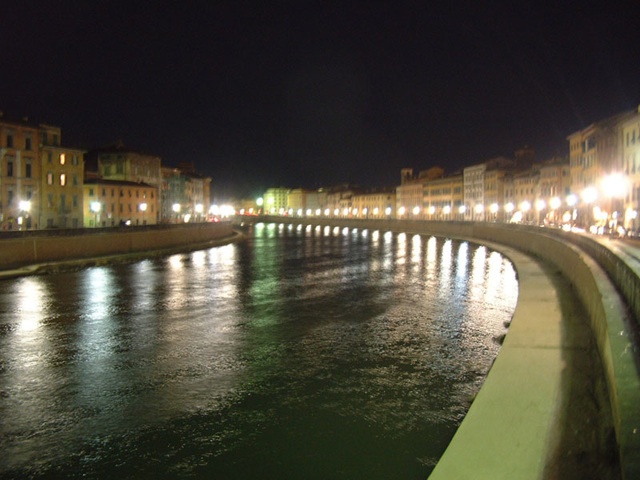 IT - Pisa - Arno am Abend