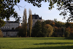Le Château Raoul à Châteauroux vu de la rue des ponts.