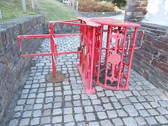 IoM[2]LW - both sides of the turnstile