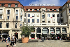 Willy Brandt ans Fenster