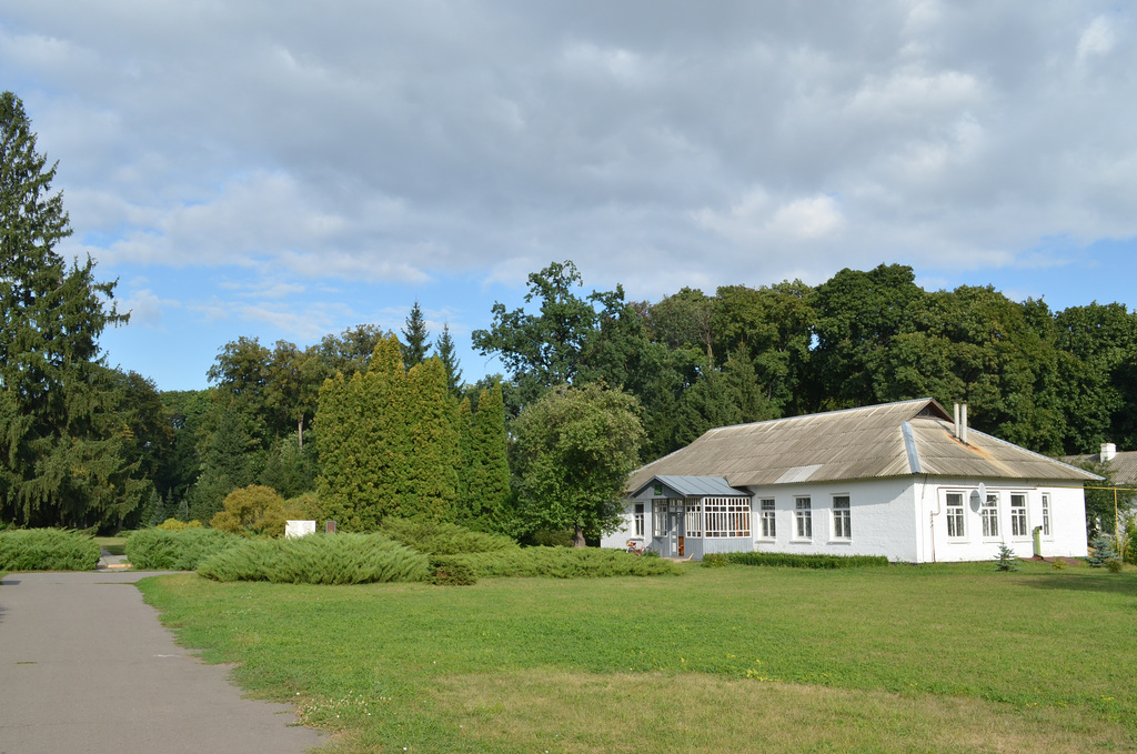 Тростянецкий дендропарк, Административное здание / Trostyanets Arboretum, Administration Building