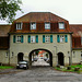 Torhaus über der Gertrudstraße (Siedlung Schüngelberg, Gelsenkirchen-Buer) / 18.08.2019