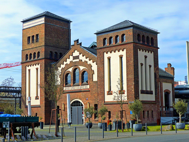 Altes Wasserwerk im Westhafen