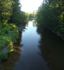 Petit pont au loin / Distant small bridge