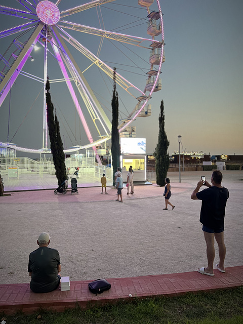 Observing people observing the giant wheel