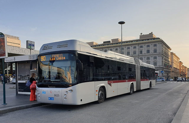 ATAC (Rome) 8625 at Stazione FS di Roma Termini (Photo courtesy of Jane Slater) - Jane (2)