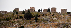 Türme der ehemaligen Festung über der Stadt Symi