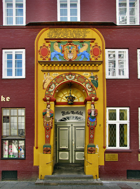 Raths - Apotheke, Eingangsportal