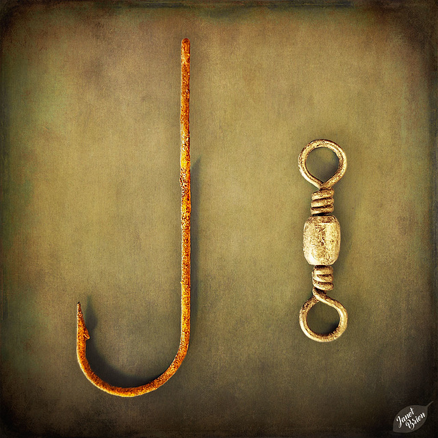 Fish-Hook-and-Swivel