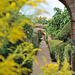 Dans les jardins du château d'Ainay-le-Vieil