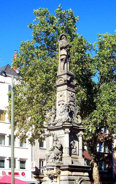 DE - Cologne - Jan von Werth Monument at Altermarkt