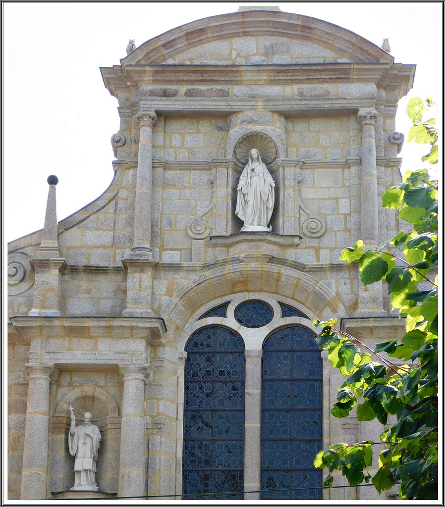 La façade de la Chapelle Sainte Catherine à Dinan (22)