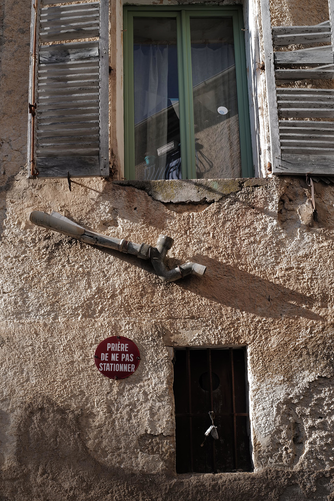 Cotignac, Better not park there indeed... what would come out of the pipe?