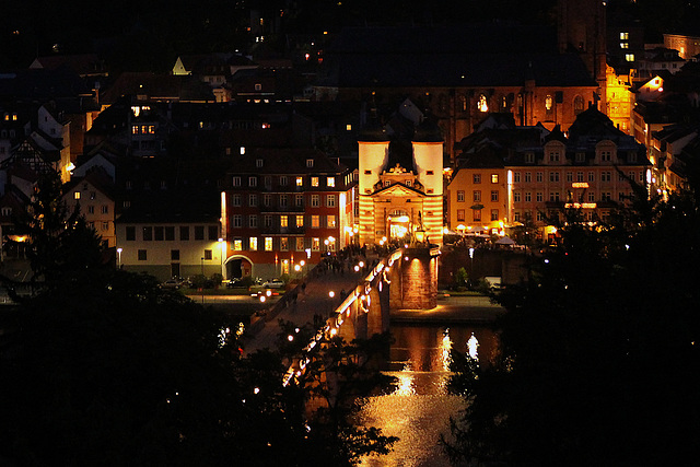 Sicht auf die Alte Brücke und Tor