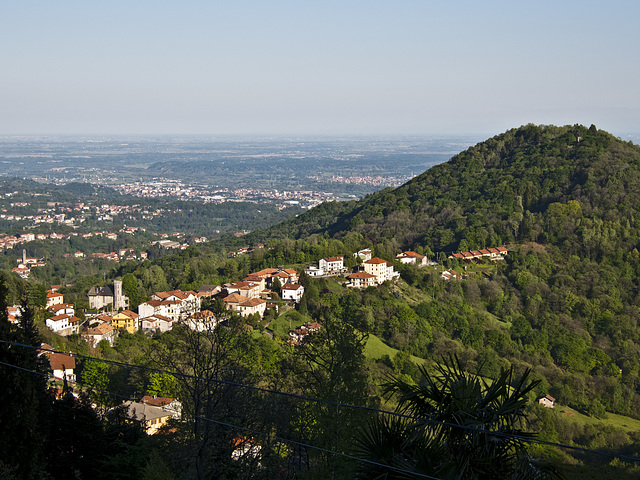 The village of Favaro (Biella) and on the right the hill of Burcina