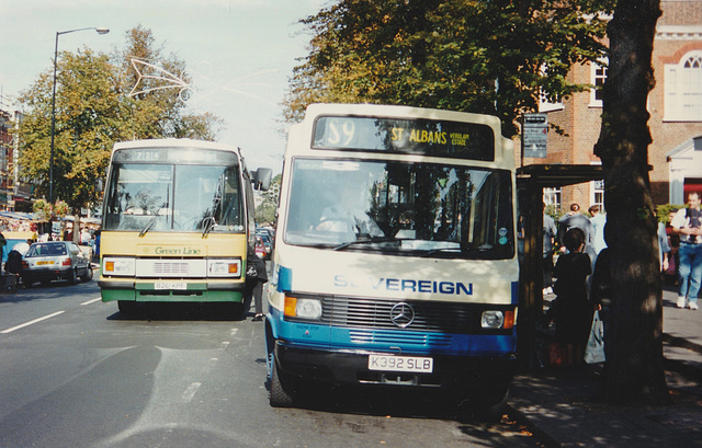 County Bus and Coach TP61 (B261 KPF) and Sovereign Buses 992 (K392 SLB) in St. Albans – 20 Sep 1997 (372-32)