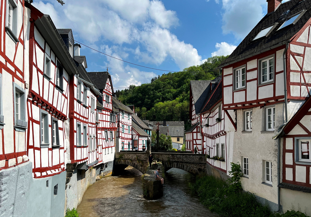 DE - Monreal - Blick zur Nepomukbrücke