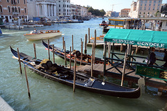 Wasser Boote und Gondeln, typisch Venedig