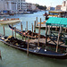 Wasser Boote und Gondeln, typisch Venedig