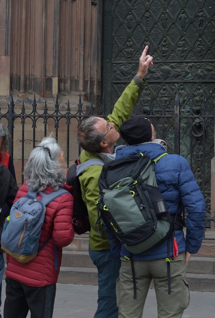 Touristes place de la cathédrale Strasbourg