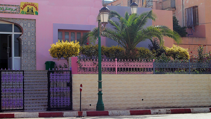 Crèche  aux couleurs nuancées. / HFF.