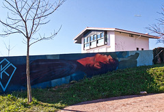 Un extraño mural de pared o grafito