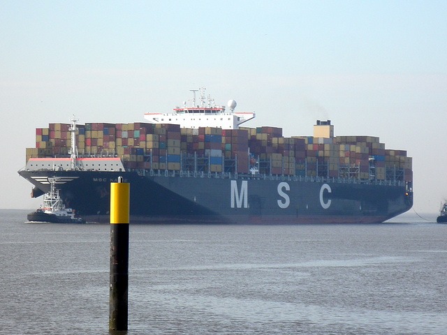 MSC KATIE vor Bremerhaven