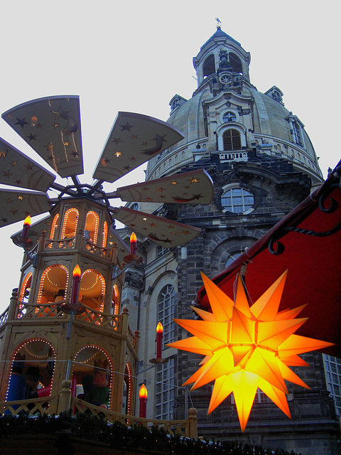 Frauenkirche in der Weihnachtszeit