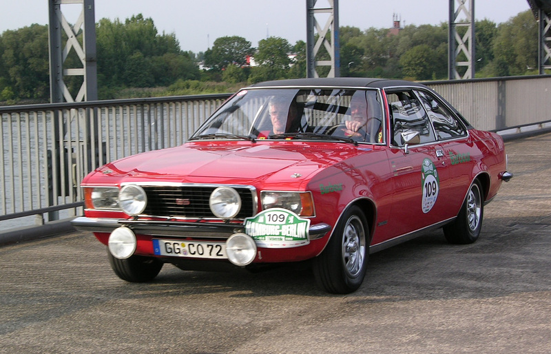 Opel Commodore GS Coupé mit Vinyldach