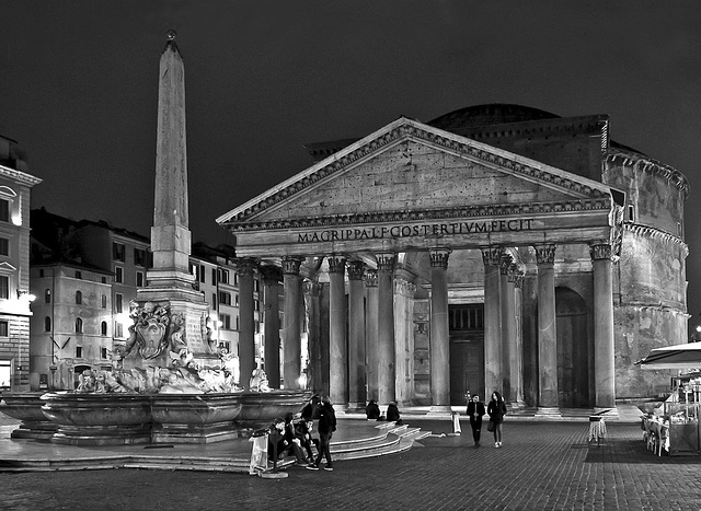 Roman night - The Pantheon (B&W passion)