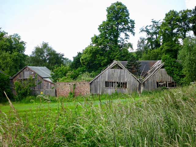 Old farm buildings near Lawneswood